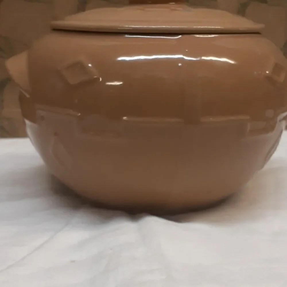 Monmouth Native American‎ design cookie jar/Bean pot by Western stoneware